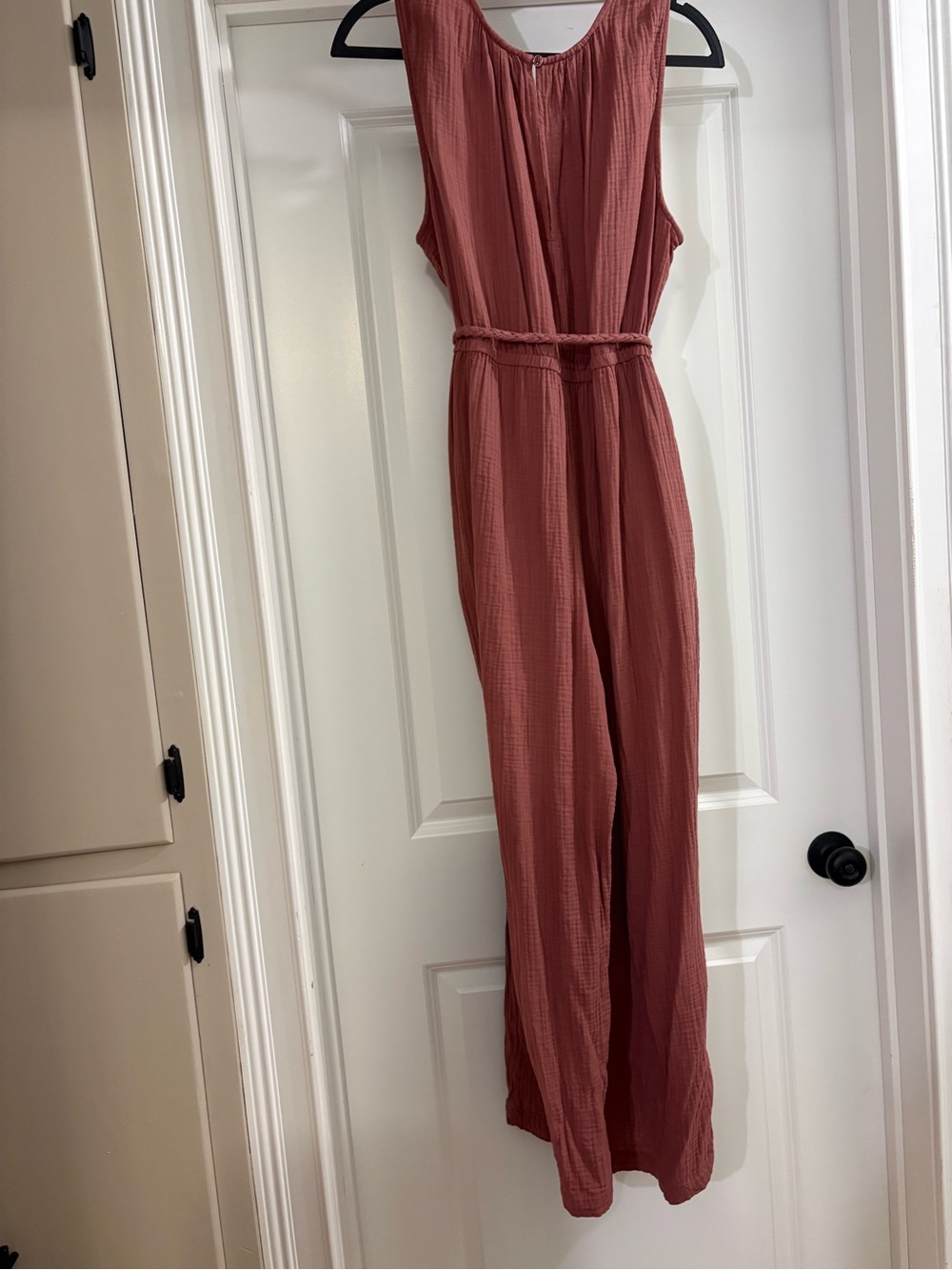 Universal Threads Sleeveless V-Neck Wide-Leg Jumpsuit in Dusty Rose - Picture 7 of 8